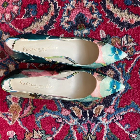 Bettye Muller floral heels 8.5 - Picture 4 of 6